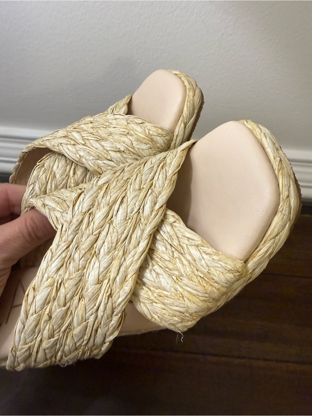 Beach by Matisse Raffia
Crisscross Wedge Sandals size 6 - Picture 9 of 10